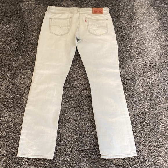 Distressed Levi’s with light rust color spots - Picture 5 of 7